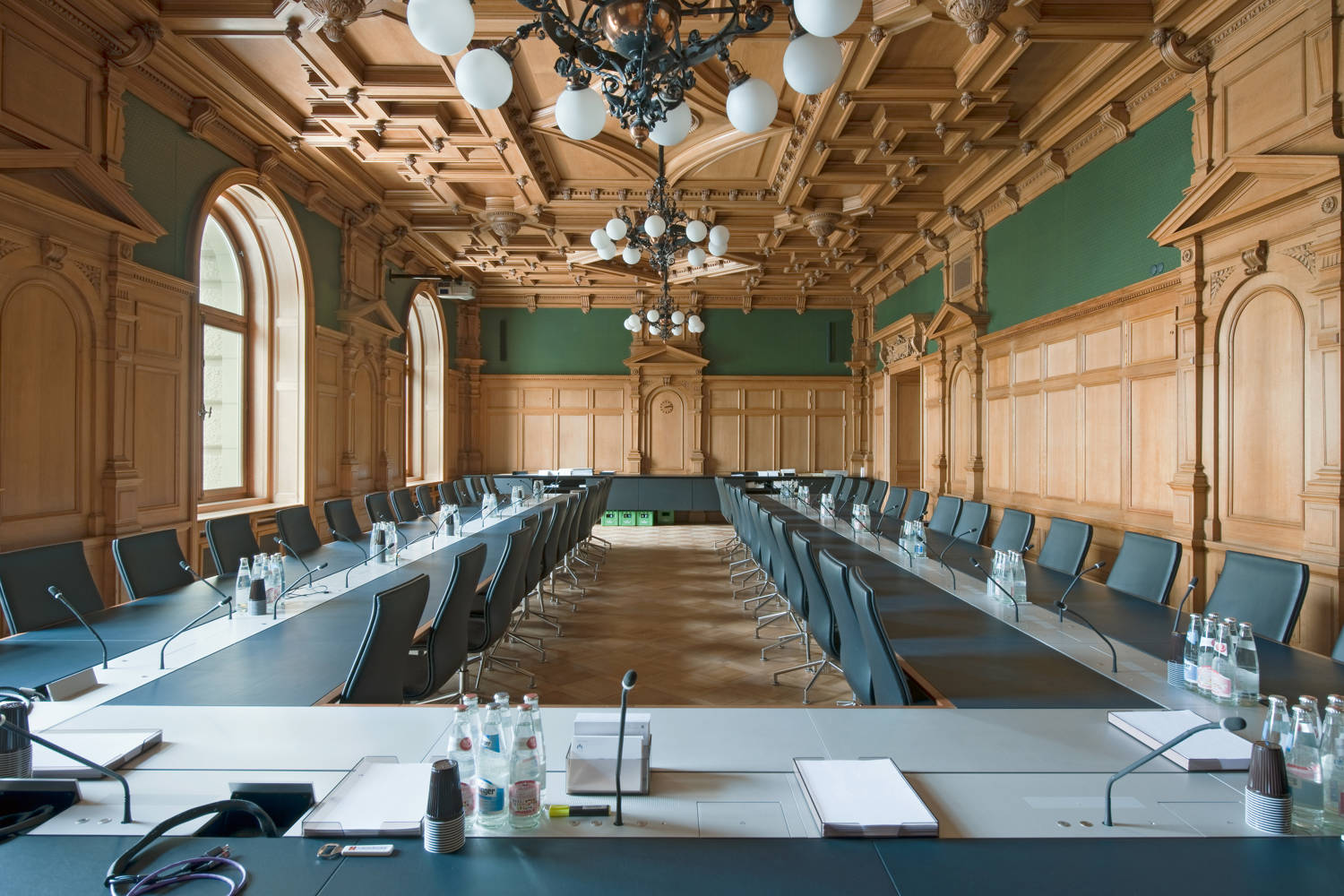 Arbeiten der Röthlisberger AG: ein Konferenzraum des Parlaments im Bundeshaus in Bern